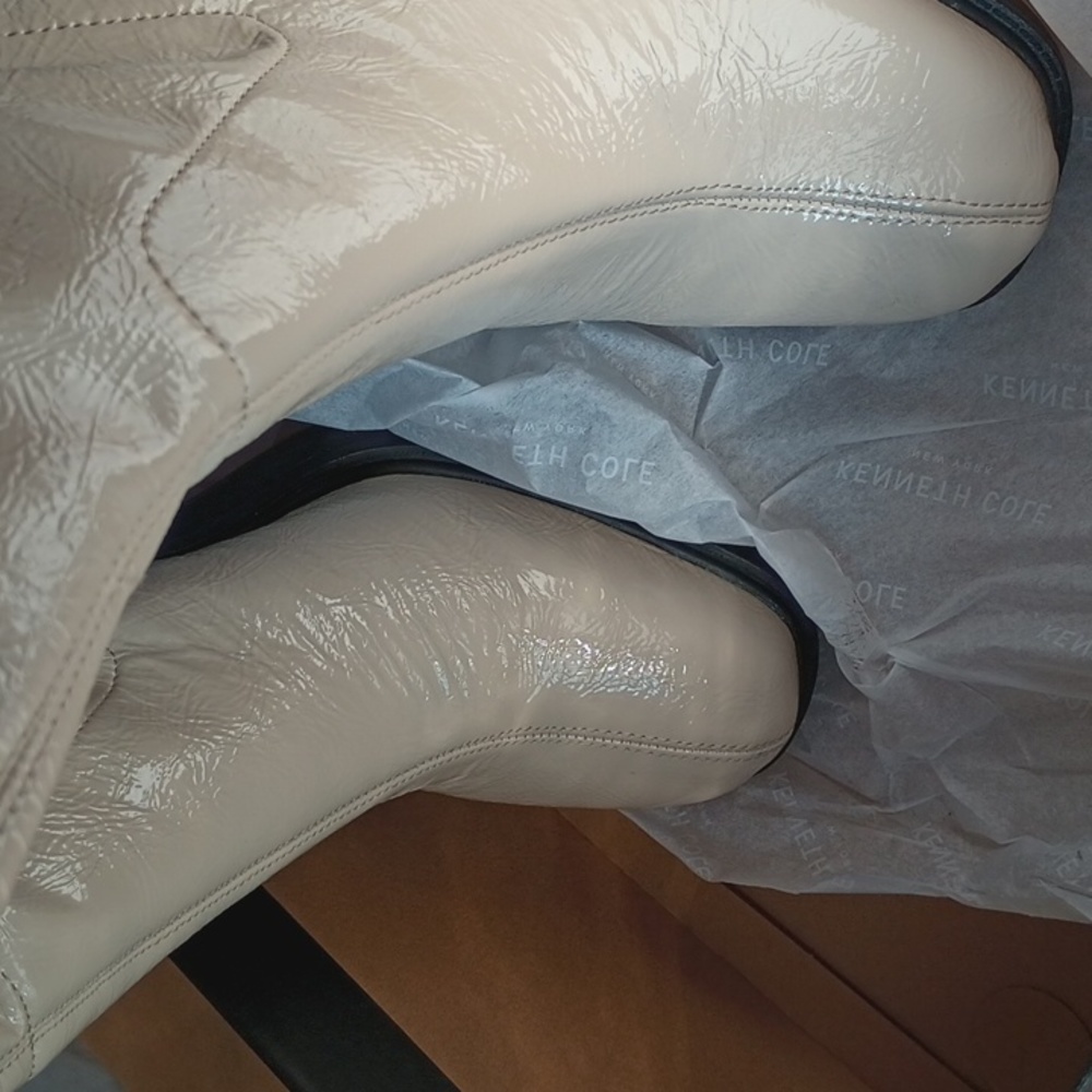 NEW! Kenneth Cole Cream Platform Bootie 9.5 Pull On - Picture 6 of 6
